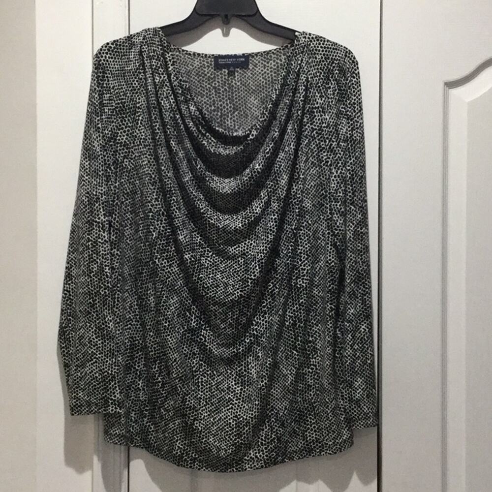 Jones 2x black white drape neck top worn once